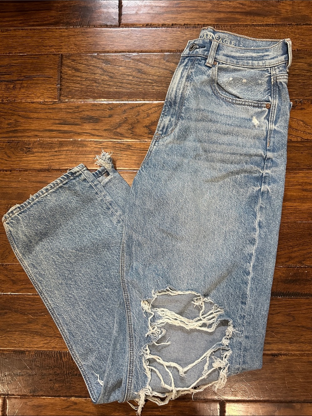 American Eagle Outfitters Light Blue Distressed Jeans size 6